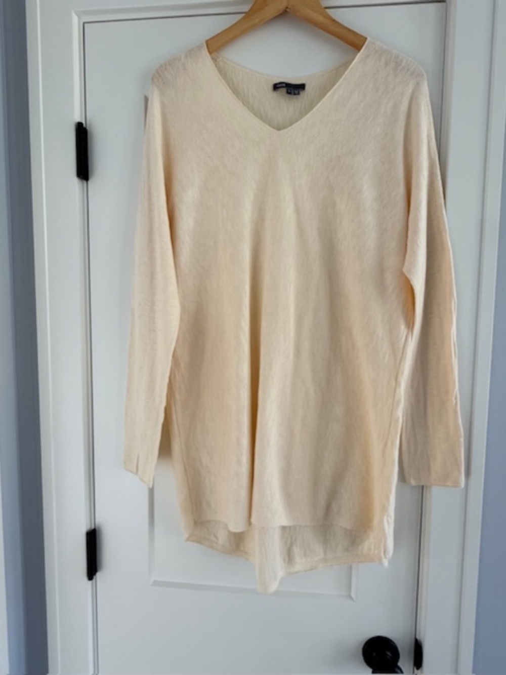 VINCE Sweater Long Sleeve Lightweight Thin Knit Cotton Cream V-Neck Large EUC